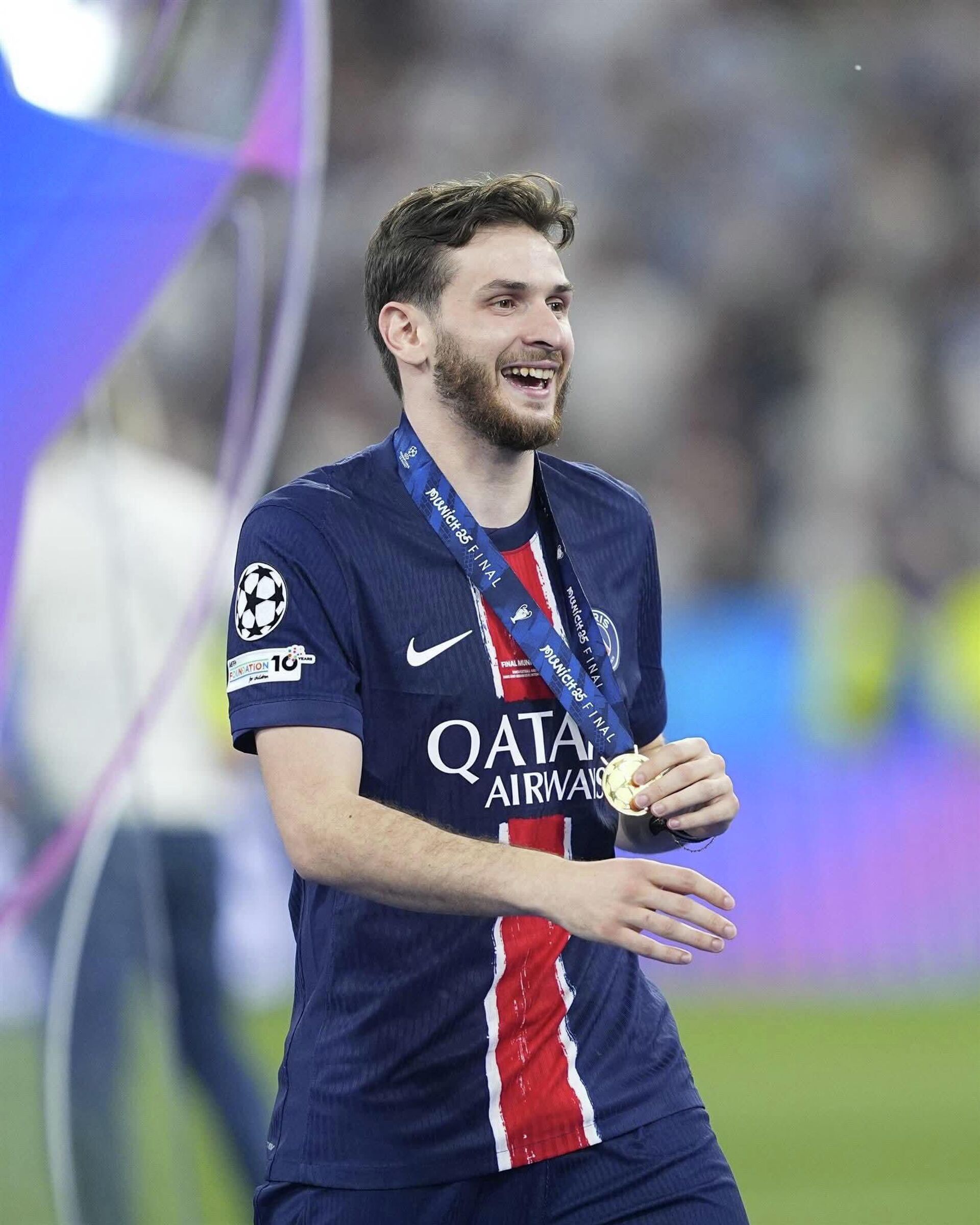 Хвича Кварацхелия стал первым грузинским футболистом, забившим гол в финале Лиги чемпионов УЕФА - Sputnik Грузия, 1920, 31.12.2025