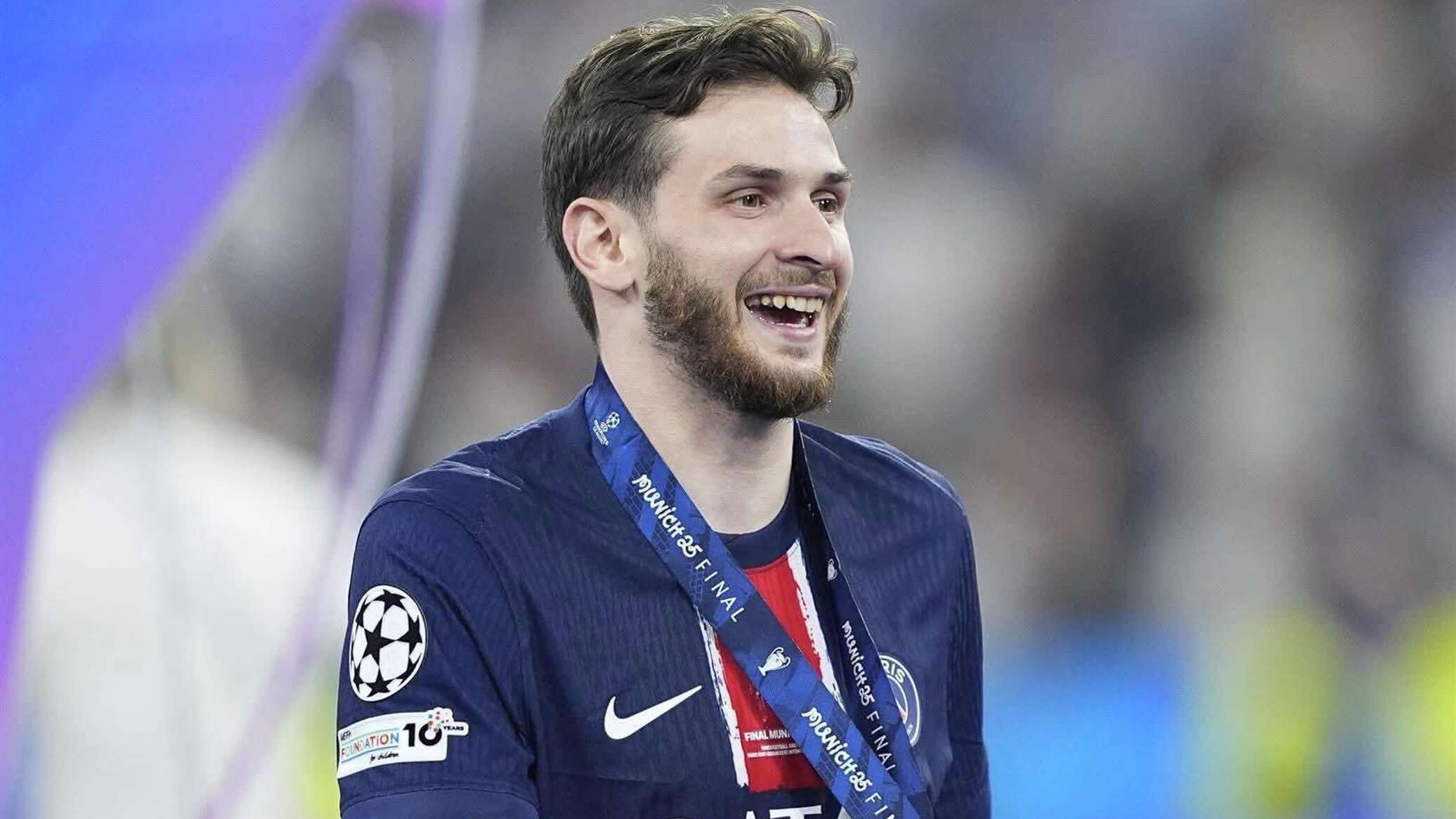 Кварацхелия попал в символическую сборную чемпионата Франции по итогам года