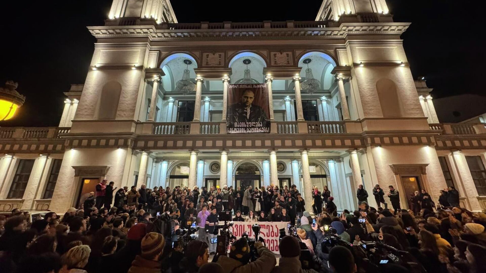 Новый театр Васо Абашидзе протестует в 2025 году Новый театр Васо Абашидзе протестует в 2025 году - Sputnik Грузия, 1920, 03.01.2026