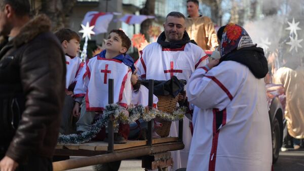 Рождественское шествие Алило в столице Грузии 7 января 2026 года - Sputnik Грузия
