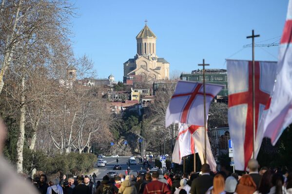 საშობაო მსვლელობა, ტრადიციულად, სამების საკათედრო ტაძართან სრულდება. - Sputnik საქართველო