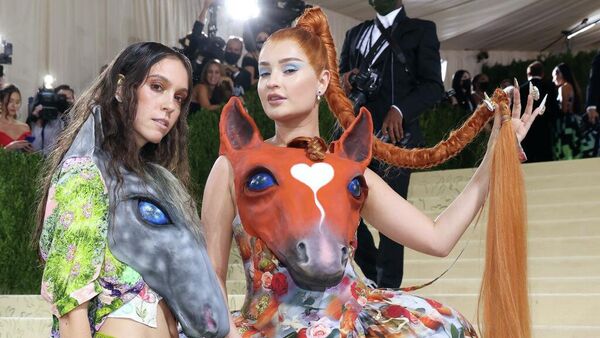 Хилари Теймур и Ким Петрас посетили благотворительный бал Met Gala 2021 В Америке: лексикон моды в Метрополитен-музее 13 сентября 2021 года в Нью-Йорке. - Sputnik Грузия