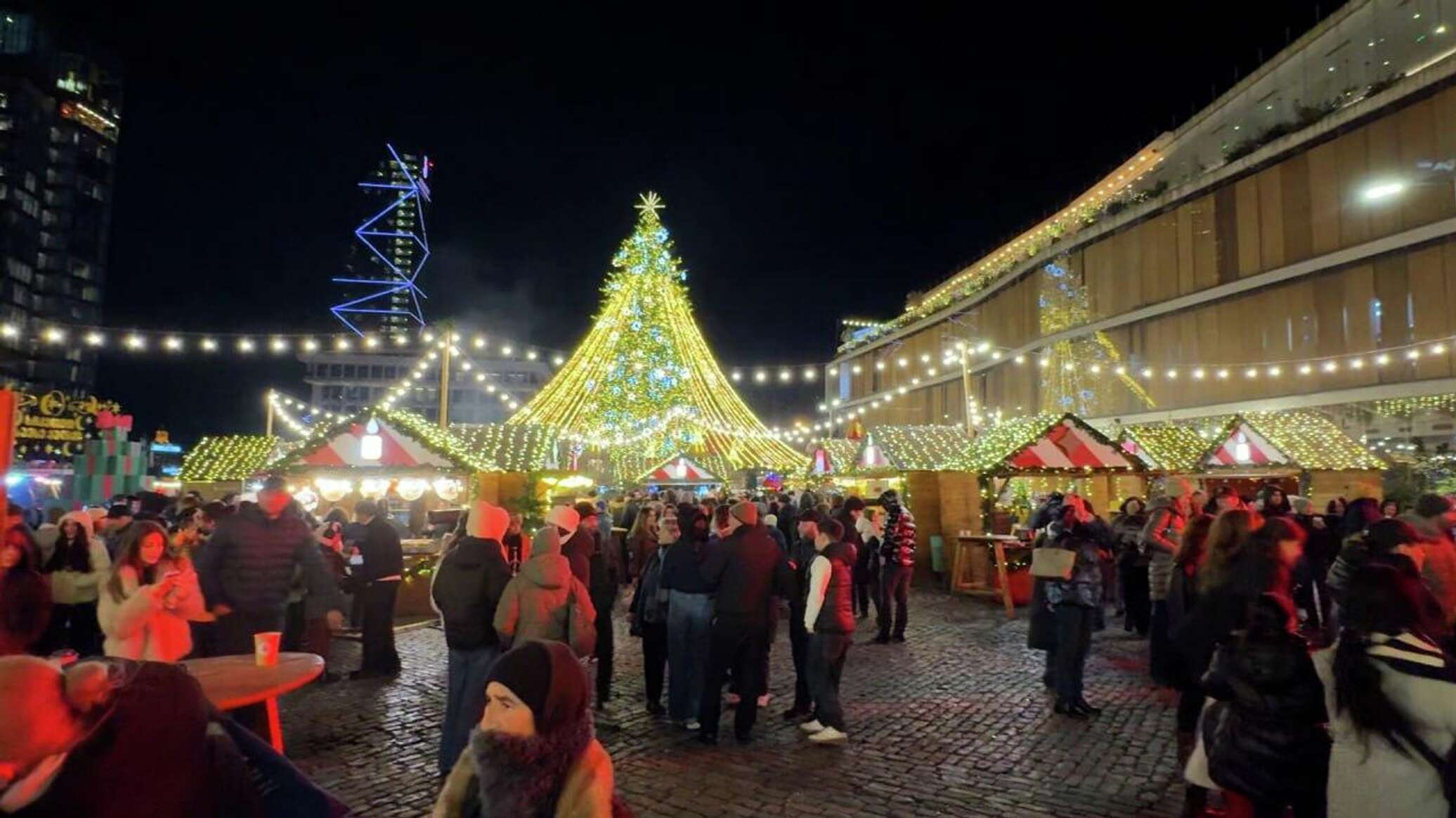 „საახალწლო სოფელმა" ათასობით თბილისელი და დედაქალაქის სტუმარი აღაფრთოვანა – ვიდეო