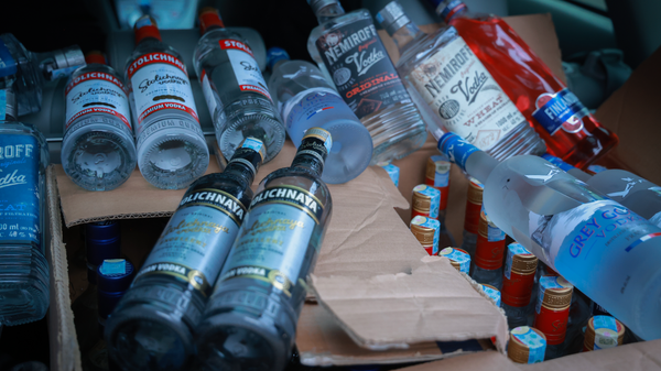 Фальсифицированная водка в Грузии - Sputnik Грузия