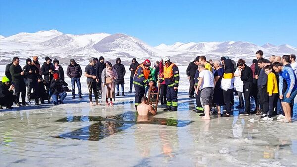 საქართველოს მართლმადიდებელი ეკლესია უფლის ნათლისღებას აღნიშნავს - Sputnik საქართველო
