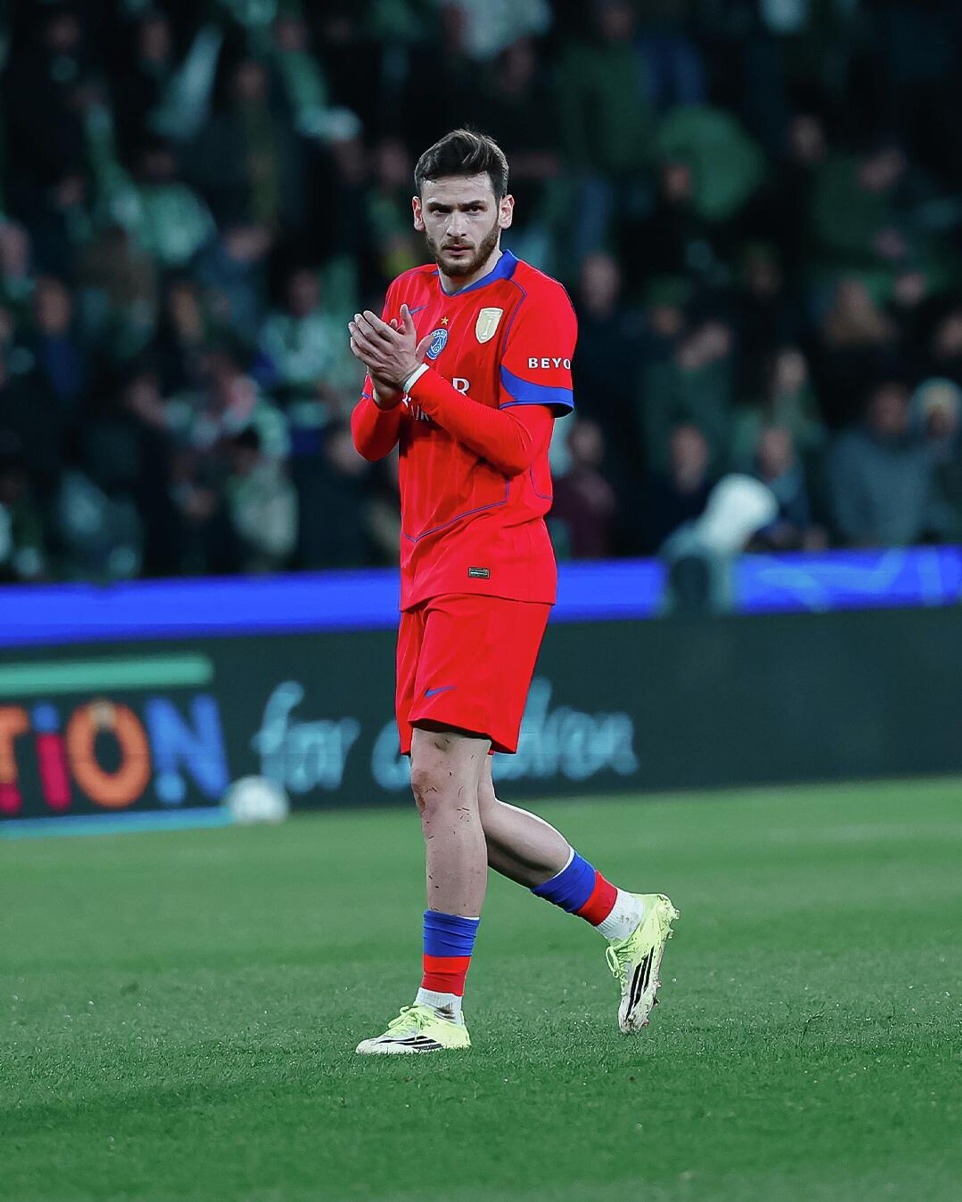 Хвича Кварацхелия забил в ворота Спортинга в Лиге чемпионов, но не спас ПСЖ от поражения Хвича Кварацхелия забил в ворота Спортинга в Лиге чемпионов, но не спас ПСЖ от поражения - Sputnik Грузия, 1920, 08.04.2026