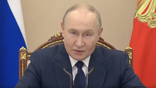 Владимир Путин провел совещание с российским военным руководством - Sputnik Грузия