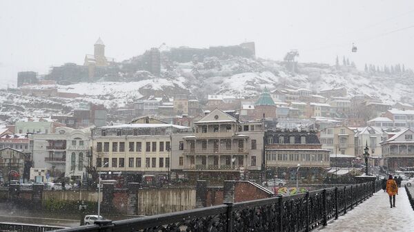 Снегопад в Тбилиси - дома в старом городе в исторической части в районе Калаубани - Sputnik საქართველო