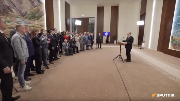 Путин проводит пресс-конференцию по итогам визита в Кыргызстан - видео - Sputnik Грузия