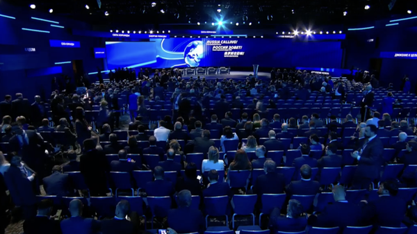 Путин участвует в инвестиционном форуме ВТБ Россия Зовет! - видео - Sputnik Грузия