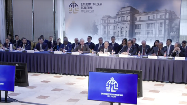 Лавров выступил на посольском круглом столе в Москве - видео - Sputnik Грузия