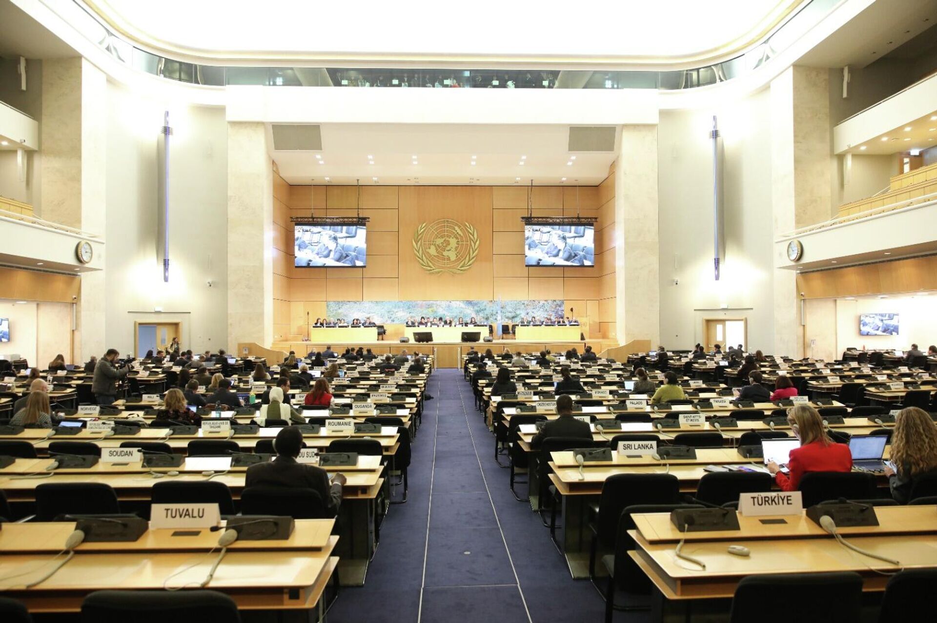 Замглавы МВД Александр Дарахвелидзе на обсуждении Национального доклада о состоянии прав человека в Грузии в Женеве Замглавы МВД Александр Дарахвелидзе на обсуждении Национального доклада о состоянии прав человека в Грузии в Женеве - Sputnik Грузия, 1920, 27.01.2026