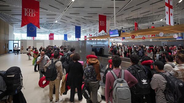 С нового года туристам для въезда в Грузию требуется медицинская страховка - Sputnik Грузия