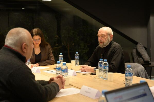 После начала конфликта на Украине страна оказалась втянутой в опасную геополитическую игру и стала частью большого противостояния, к которому она оказалась не готова институционально и экономически, считает бывший глава госканцелярии правительства Грузии, директор Института стратегии управления Петре Мамрадзе. - Sputnik Грузия