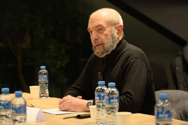 დემოგრაფიული ვარდნისა და ეკონომიკური რისკების ფონზე, მამრაძემ აღნიშნა, რომ დღეს საქართველოსთვის იდეოლოგია უფრო მნიშვნელოვანია, ვიდრე ცივი გონებით გათვლა და გლობალური ძალაუფლების ცენტრებს შორის ბალანსი. - Sputnik საქართველო