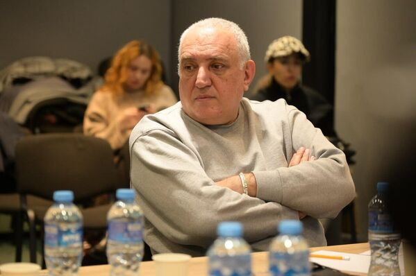 საქართველო მუდმივი კრიზისის მდგომარეობაში ცხოვრობს, რაც „ნორმად“ იქცა, თუმცა სწორედ ამ არასტაბილურობაში, 1990-იანი წლების დასაწყისიდან პირველად, ფორმალური სუვერენიტეტიდან რეალურ სუვერენიტეტზე გადასვლის მცდელობა გაჩნდა, აცხადებს რეგიონული უსაფრთხოების კავკასიური ინსტიტუტის დირექტორი ალექსანდრე რუსეცკი. - Sputnik საქართველო