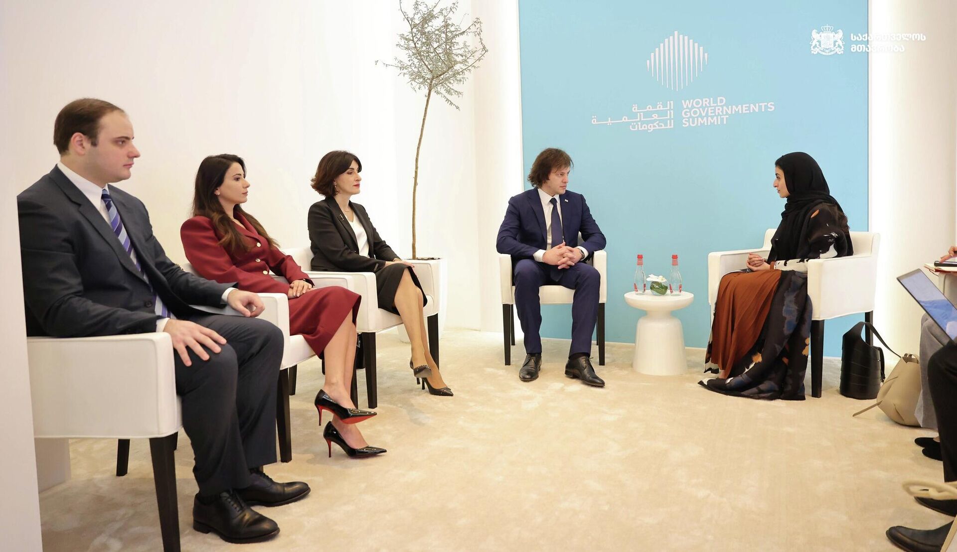 Премьер-министр Грузии Ираклий Кобахидзе обсудил с генсеком туристской организации ООН шейхой Нассер Аль-Новайс турпотенциал Грузии  - Sputnik Грузия, 1920, 04.02.2026