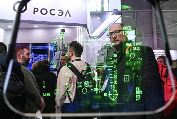 Широкоформатный коллиматорный индикатор - индикатор на лобовом стекле (ИЛС), разработанный Раменским приборостроительным конструкторским бюро. - Sputnik Грузия