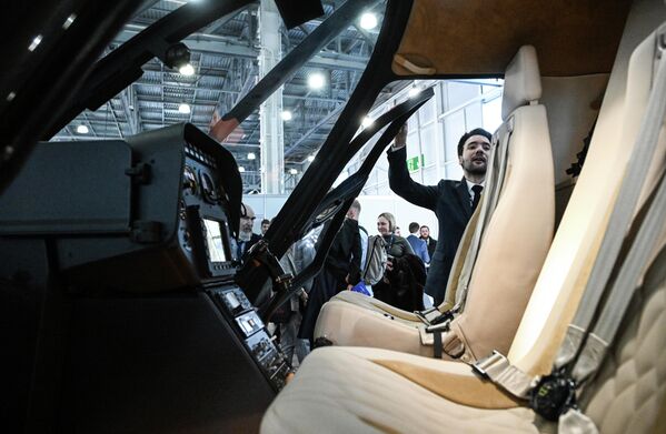 Mi-34M1 ვერტმფრენის კაბინა. - Sputnik საქართველო