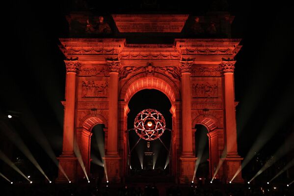 Это символизировало единство двух разных локаций Игр: мегаполиса и горного курорта. - Sputnik Грузия