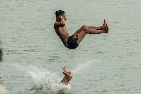 Прыгуны с моста Ману в Вайтанги, Новая Зеландия. - Sputnik Грузия