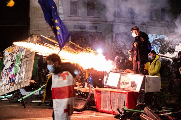  ქართველი ფოტოგრაფის ვლადიმერ უმიკაშვილის ნამუშევარი „მშვიდობიანი“ პროტესტის სახე“. - Sputnik საქართველო