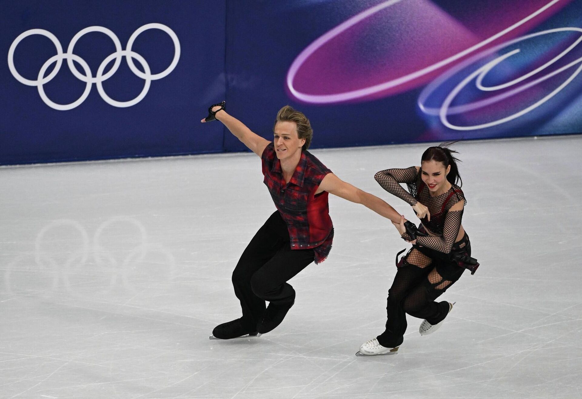 Фигуристы Диана Дэвис и Глеб Смолкин - Sputnik Грузия, 1920, 10.02.2026