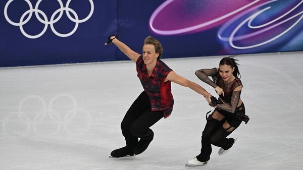 Фигуристы Диана Дэвис и Глеб Смолкин - Sputnik Грузия