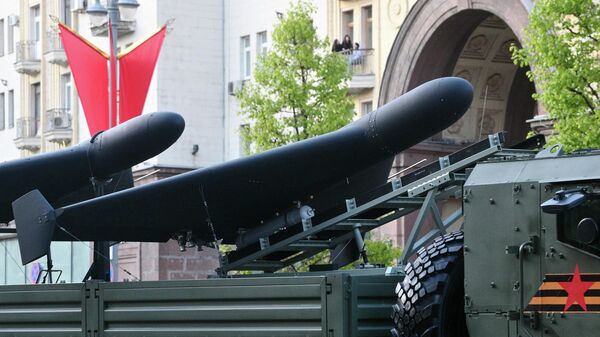 Беспилотные летательные аппараты Герань-2 в кузове КамАЗа на репетиции парада в Москве в честь 80-й годовщины Победы в Великой Отечественной войне.  - Sputnik Грузия