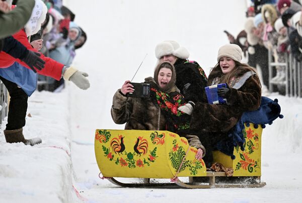 თათრეთის ქალაქ მამადიშში გამართული  ფესტივალ SUNNYFEST-ის მონაწილეეები. - Sputnik საქართველო
