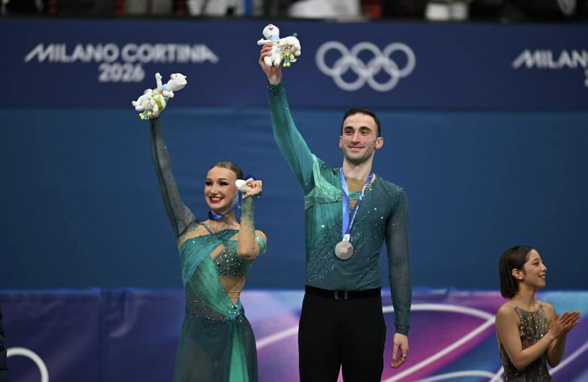 Фигуристы Анастасия Метелкина и Лука Берулава завоевали серебро на проходящих в Милане и Кортине зимних Олимпийских играх 2026 - Sputnik Грузия, 1920, 17.02.2026