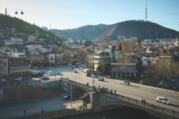 В середине февраля в Тбилиси наступили солнечные дни.  - Sputnik Грузия