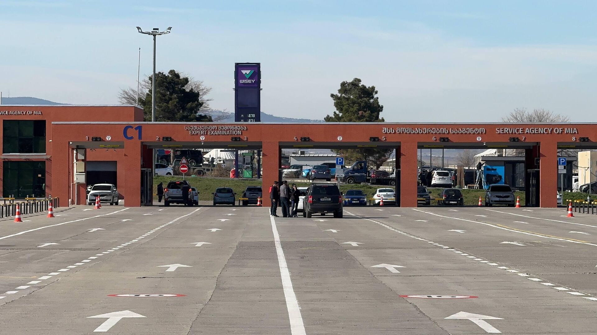 Акция протеста автоимпортеров у Руставского авторынка Акция протеста автоимпортеров у Руставского авторынка - Sputnik Грузия, 1920, 21.02.2026