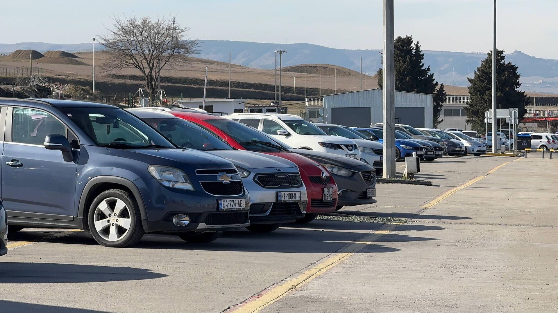Акция протеста автоимпортеров у Руставского авторынка Акция протеста автоимпортеров у Руставского авторынка - Sputnik Грузия, 1920, 22.02.2026