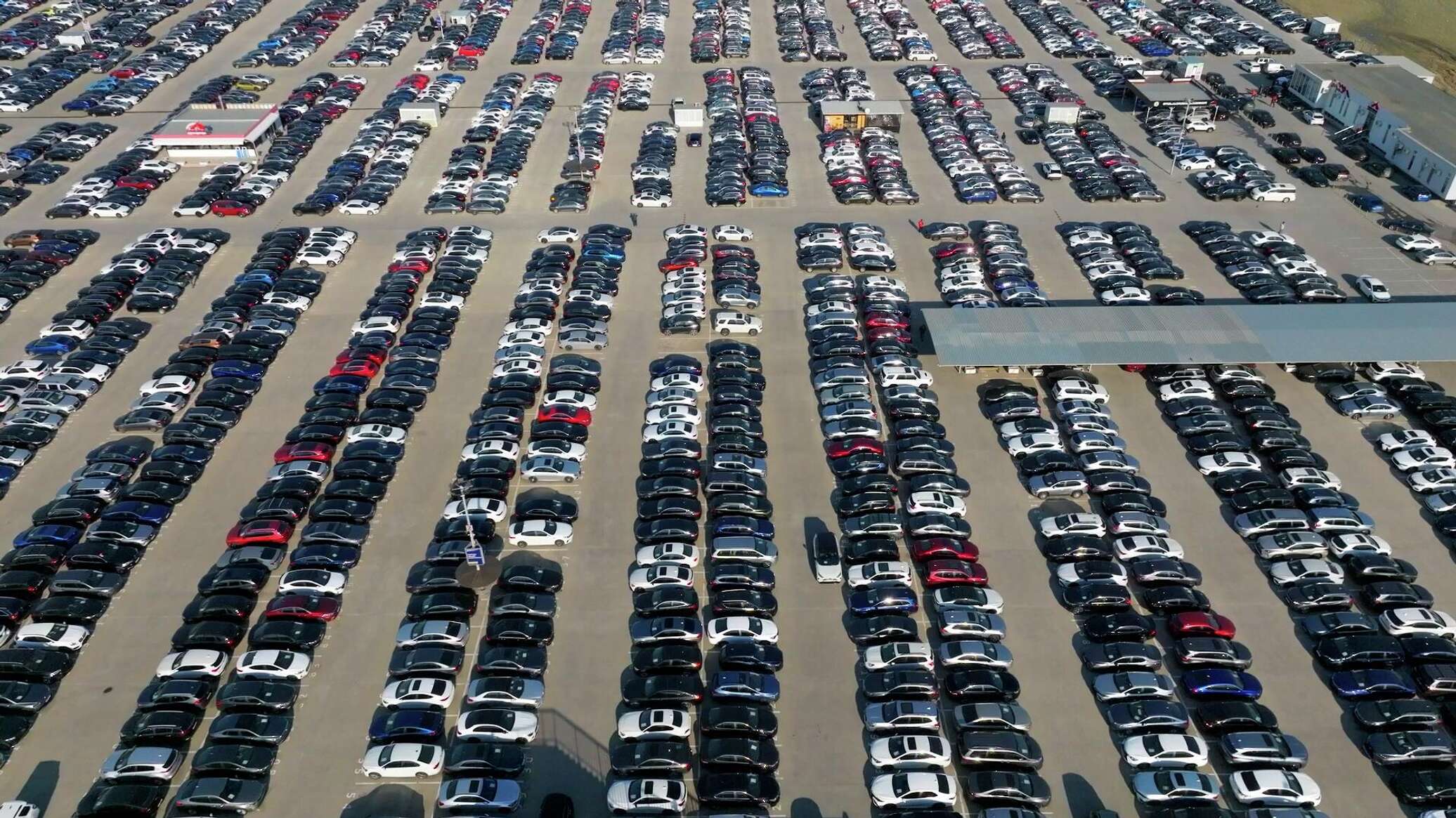 ავტოიმპორტიორები ძველი ავტომობილების იმპორტის აკრძალვის წინააღმდეგ: ვინ ვის?