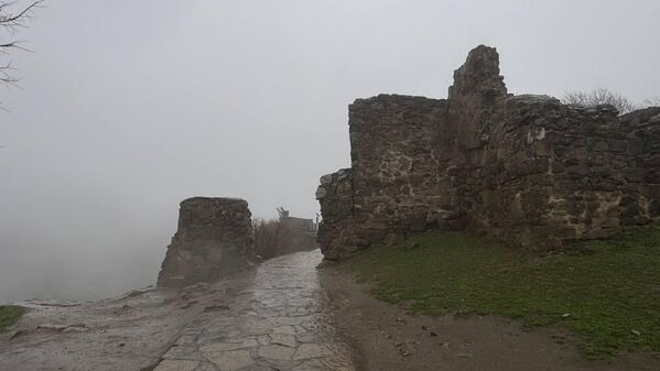 Шел небольшой дождь, похолодало, но никто и не предполагал, что через несколько часов начнется сильный снегопад.  - Sputnik Грузия