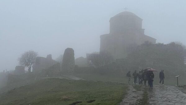  VI საუკუნეში აშენებული ჯვრის მონასტერიც უჩვეულოდ გამოიყურება. - Sputnik საქართველო
