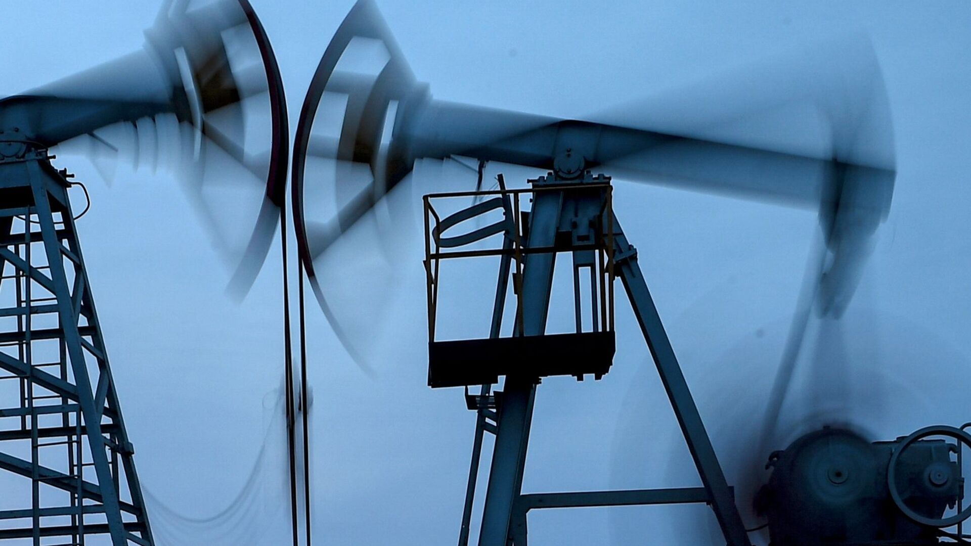 Добыча нефти, архивное фото - Sputnik Грузия, 1920, 03.03.2026