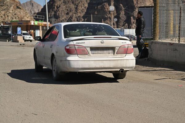 Машины на КПП в Мегри - Sputnik Грузия