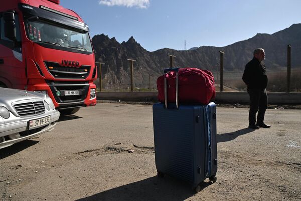 Багаж переезжающих из Ирана - Sputnik Грузия