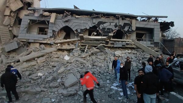 Разрушенный центр ливанской исламской группировки, пострадавший от израильского удара, в южном портовом городе Сидон, Ливан - Sputnik საქართველო