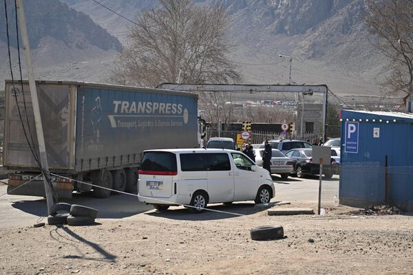 საკონტროლო-გამშვებ პუნქტთან მშვიდი ვითარებაა. - Sputnik საქართველო