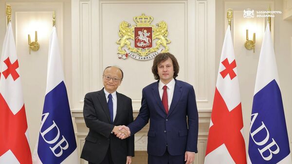 Ираклий Кобахидзе с президентом Азиатского банка развития (АБР) Масато Канда - Sputnik Грузия
