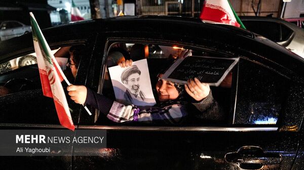 Жители Рашта митингуют в поддержку аятоллы Сейеда Моджтабы Хамене, Иран - Sputnik Грузия