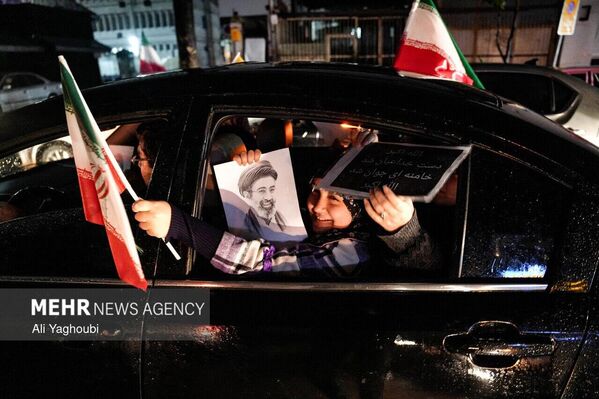 რაშტის მოსახლეობა აიათოლა სეიედ მოჯტაბა ხამენეის მხარდამჭერ აქციაზე. - Sputnik საქართველო