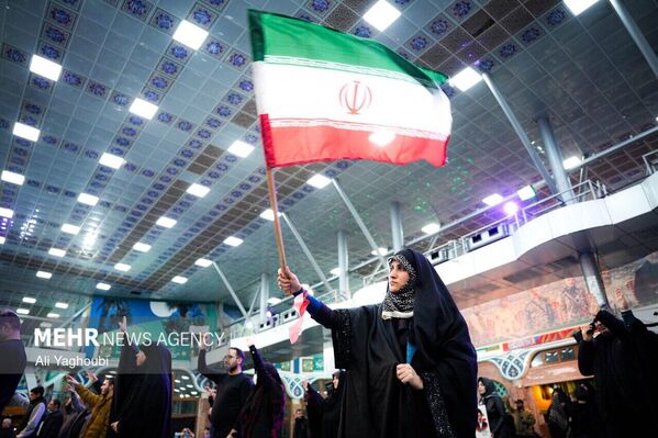 რაშტის მოსახლეობა აიათოლა სეიედ მოჯტაბა ხამენეის მხარდამჭერ აქციაზე. - Sputnik საქართველო