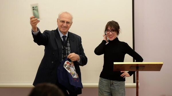 Конкурс стихов грузинского поэта собрал участников из 14 стран – в Тбилиси наградили победителей - Sputnik Грузия