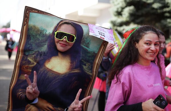 Участницы праздничного забега Beauty Run, приуроченного к 8 марта, в Краснодаре, Россия Участницы праздничного забега Beauty Run, приуроченного к 8 марта, в Краснодаре, Россия - Sputnik Грузия