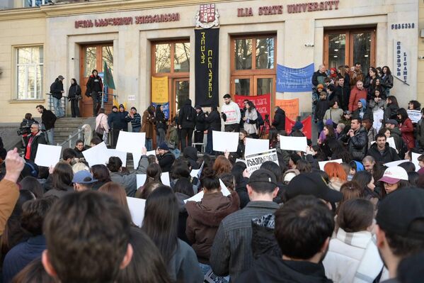 პროტესტმა აუდიტორიებიდან ქუჩაში გადაინაცვლა. - Sputnik საქართველო