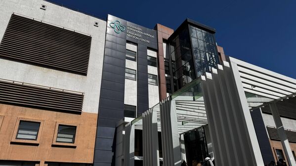 Врачи много часов боролись за жизнь Илии Второго. Патриарх был введен в искусственную кому и подключен к аппарату ИВЛ. - Sputnik Грузия